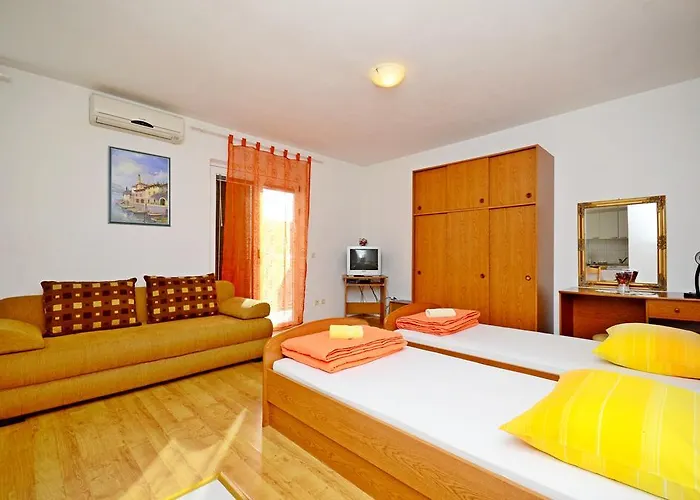 Mario With Private Parking Makarska