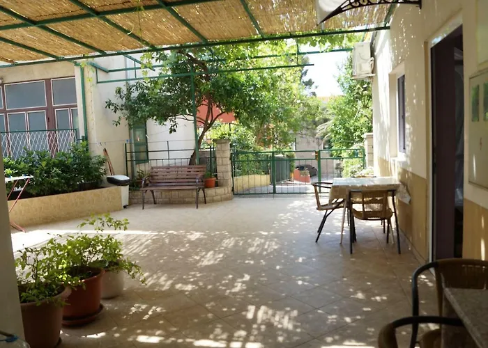 Mario With Private Parking Appartement Makarska