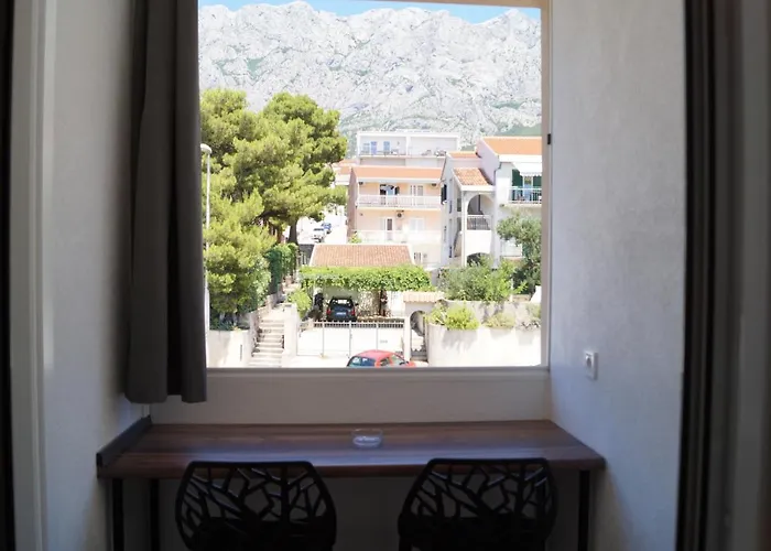 Mario With Private Parking Appartement Makarska