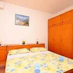 Mario With Private Parking Makarska