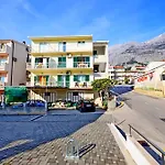 Apartman Mario With Private Parking Makarska