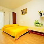 Mario With Private Parking Apartman *