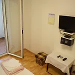 Mario With Private Parking Apartman