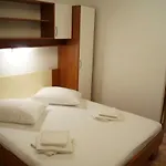 Mario With Private Parking Apartman *
