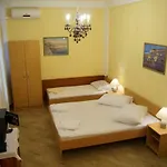 Mario With Private Parking Apartman