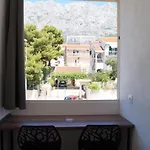 Mario With Private Parking Apartman Makarska