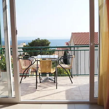 Mario With Private Parking Makarska