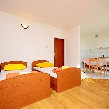 Mario With Private Parking Apartament