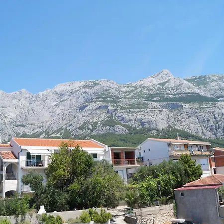 Mario With Private Parking Apartament Makarska
