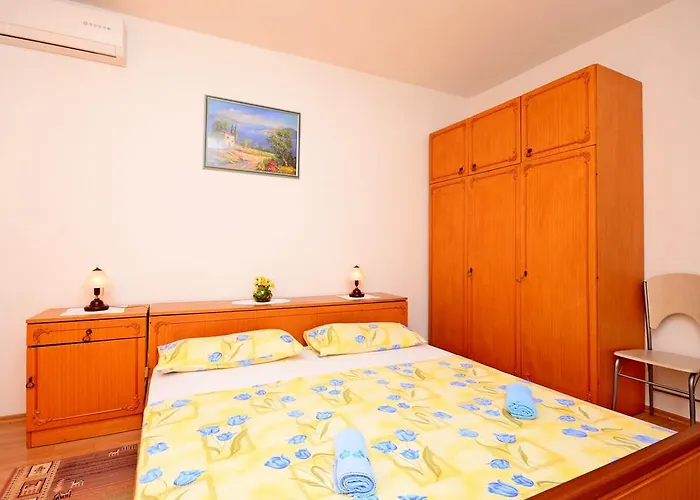 Mario With Private Parking Makarska