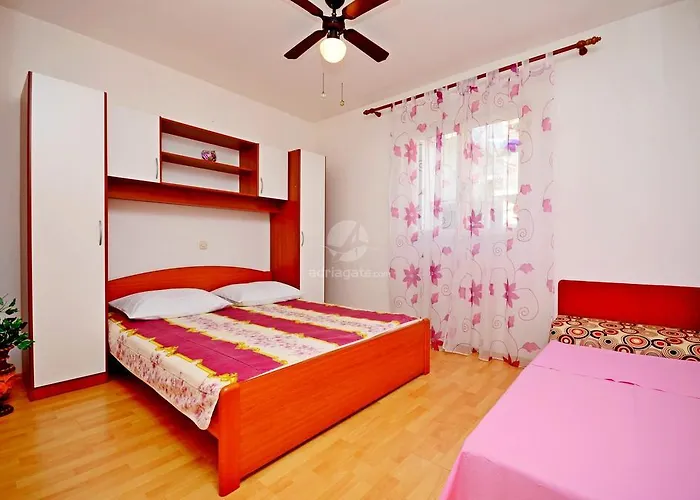 Mario With Private Parking Appartamento Makarska