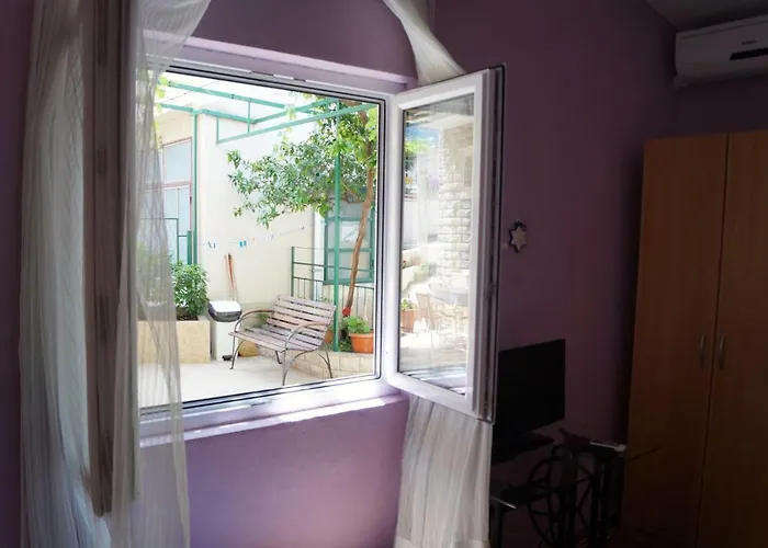 Mario With Private Parking Макарска