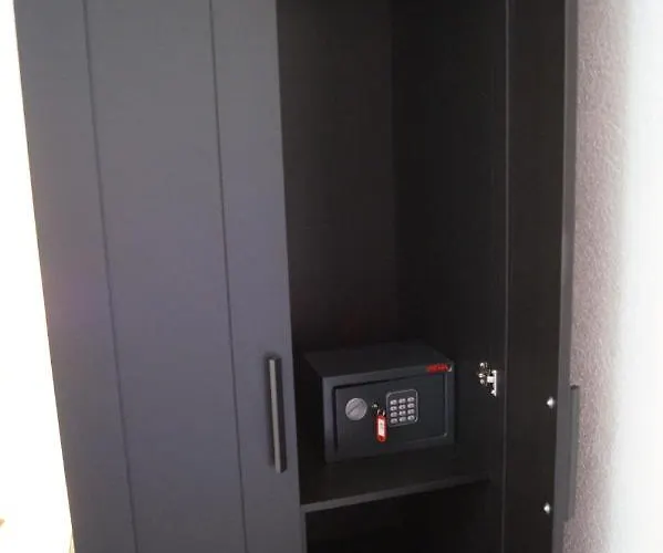 Mario With Private Parking Макарска