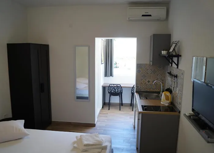 Mario With Private Parking Апартаменты *