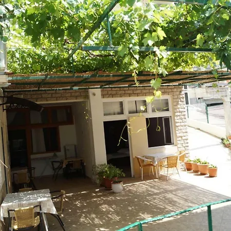 Mario With Private Parking * Makarska