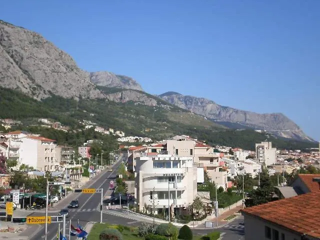 Mario With Private Parking Makarska